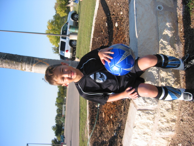 2005/09 September/Soccer/640x480_IMG_2387.JPG